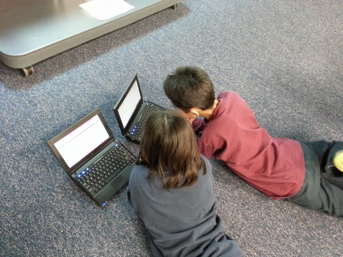 boy girl children computer learning education laptop collaboration 1246667.jpgd